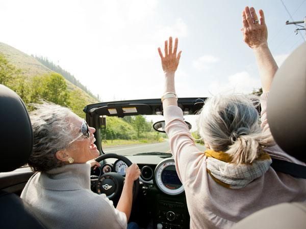 Seniorzy spędzają więcej czasu w internecie niż młodzi?